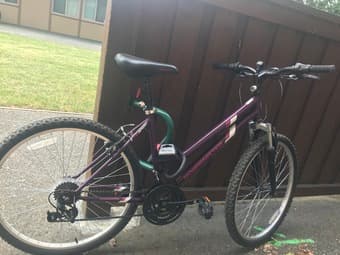 Buy my bike, Queen bed/mattress, deskchair, Shelves, vacuum, lamp etc! 1