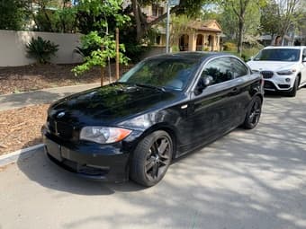 BMW 128i 2009 77k milege Black 1