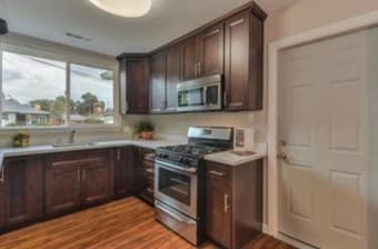 Master bedroom in 3B2B home in EPA - LADIES ONLY 2