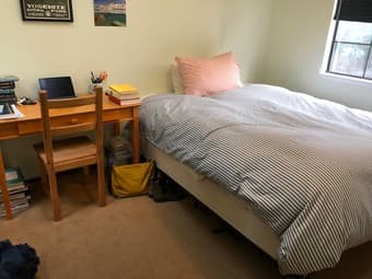 1 Bedroom at an Eco-friendly House in College Terrace 1