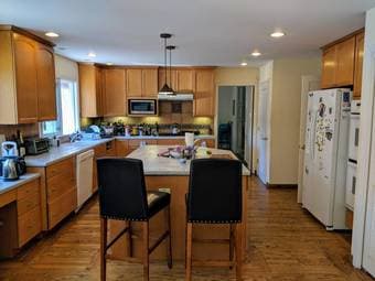 Large room in spacious Palo Alto house - 930 2