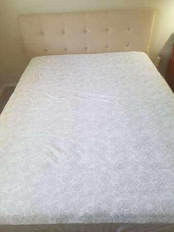 Amherst Upholstered Platform Bed Queen size 2