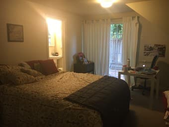 Queen bed + mattress and box spring 2
