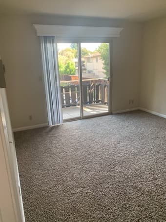 Master bed w/ensuite bath sublease July- Sept Downtown Mountain View 1