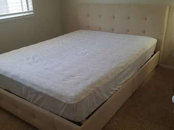 Amherst Upholstered Platform Bed Queen size 3