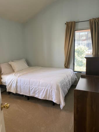 $964 Room Available in 3 BR/2.5 BA, 4 blocks from CalTrain 1