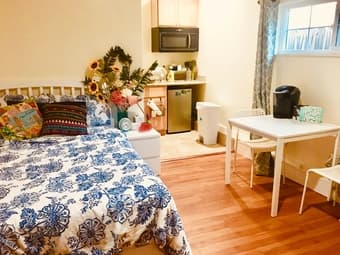 Cozy furnished studio 3 miles from campus 1