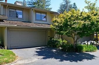 Room available in Menlo Park - $1700/month. Biking distance to campus 1
