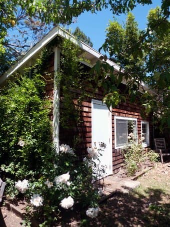 Amazing studio cottage 1 block from campus - flexible dates 2