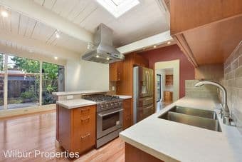 Large room for rent in newly renovated home <10 minutes from Stanford 2