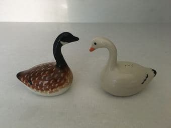 Swan Salt & Pepper Shakers 1