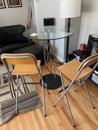 standing desk / bar table with 2 bar chairs 3