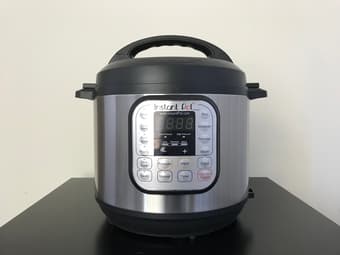 Instant Pot DUO60 6 Qt 7-in-1 Multi-Use - Brand New 1