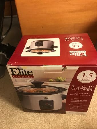 nearly-new slow cooker (1.5 quart) 1