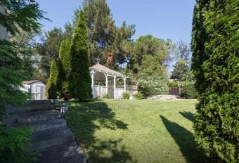 Private Bathroom + Bedroom in Mansion! Near Tesla + 280 + Hikes! 3