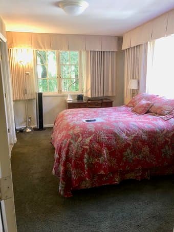 Room in Atherton weekly housekeeping, heated pool, daily breakfast 2
