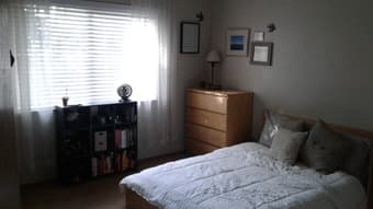 Large bedroom next to California Avenue with private entrance 2