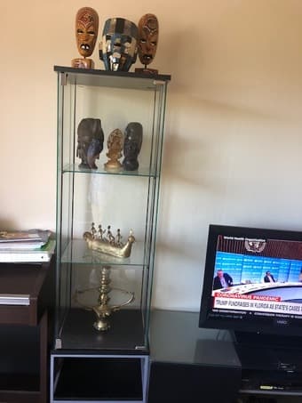 FS - Curio cabinet , TV stand and TV (free) 3