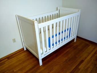 CRIB + Mattress + 2 waterproof covers 1