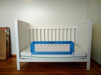 CRIB + Mattress + 2 waterproof covers 3
