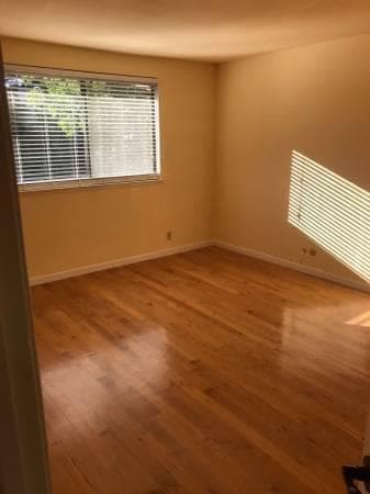 Room available in Menlo Park - 5 min away from campus 2