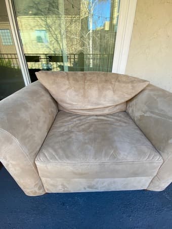 Large, comfy chair 1