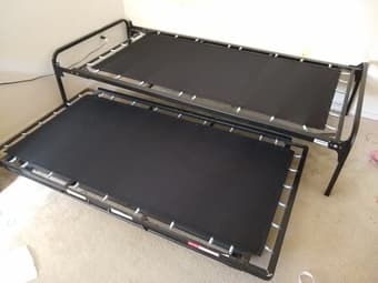 Trundle bed + high riser set 1