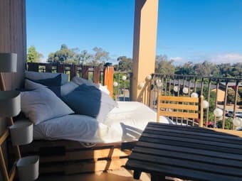 Rustic reconverted pallet outdoors sofa + pillows 1