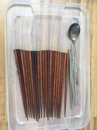 Kitchen items (knifes, can opener, wine opener, chopsticks, etc) 3