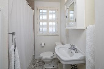 Room for Rent in Redwood City House 3