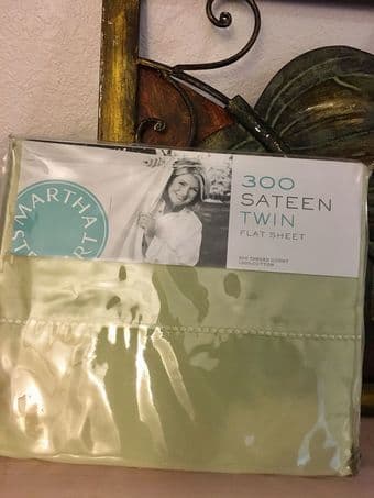 Selling: extension cords, hangers, bedsheet, memory foam & red purse 3