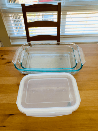 Circular Pyrex glass box  two rectangular Pyrex glass baking pans $10 1