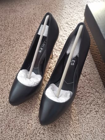NWT - Charles by Charles David Pump, Size 6, Black Leather 3