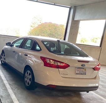 Ford Focus 2012 SE Sedan White - Very Good condition - 105k miles 1