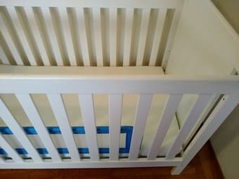 DELTA CONVERTIBLE CRIB + Mattress + Waterproof protector 3