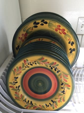 artisan Spanish style 12-plate set 1
