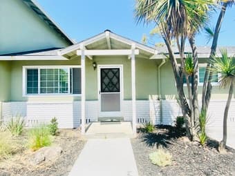 Female Roommate Wanted / Room available in Apartment 1