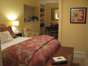 1b1b includes daily breakfast, weekly housekeeping, pool + parking 3