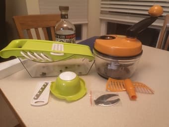 brand new veggie slicer dicer and chopper 1