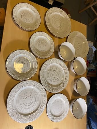 Set of plates, bowls, and mugs 1