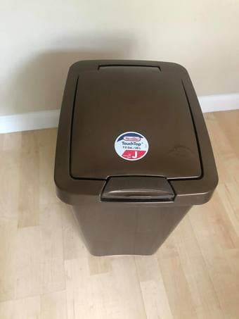 7.5 Gal Trash Can + Many Bags 1