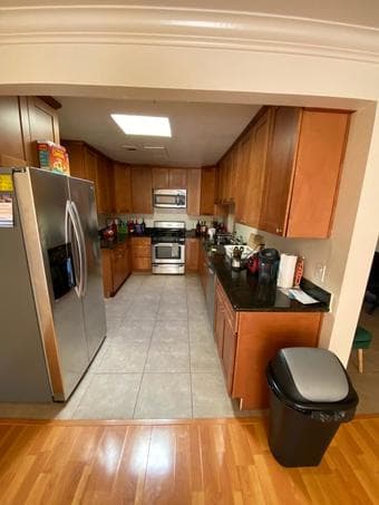 Furnished master bedroom in beautiful East Palo Alto house 3