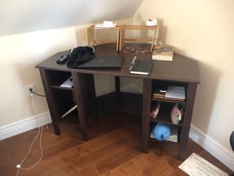 Corner desk 1