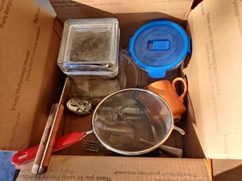Moving Sale: Kitchen utensils items, disinfecting wipes and alcohol 1