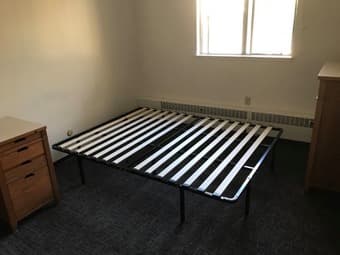 Queen sized Zinus bed frame / mattress foundation 3