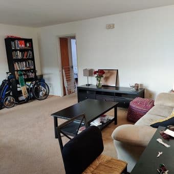ASAP Reduced price month-on-month excellent location next to Cal Ave 1