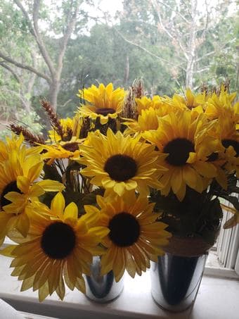 Brighten up your space with Sun Flower Decoration 1