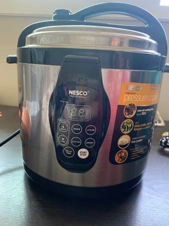 Pressure Cooker (Like New) 1
