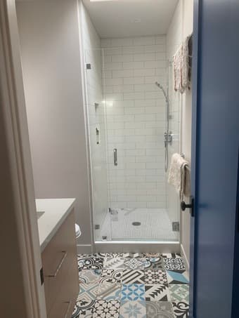 Lovely Private room in beautiful house, 1 block from Campus 1