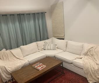 Lovely Private room in beautiful house, 1 block from Campus 3